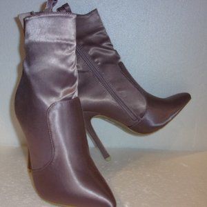 ANKLE BOOT -Zip OLIVIA MILLER 4½"heel Women Sz.6½m